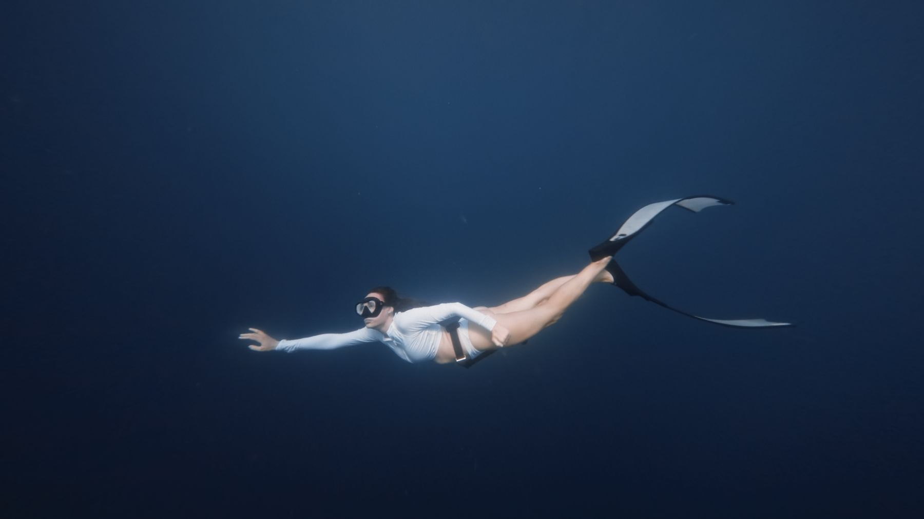 Freediving down into the deep